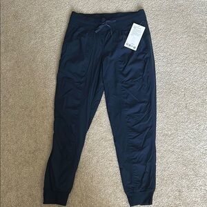 Women’s NWT LULULEMON  Navy Striped Jogger Pants Size 8